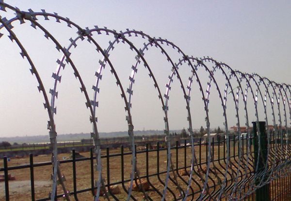 Beton direkli panel çit PN-007